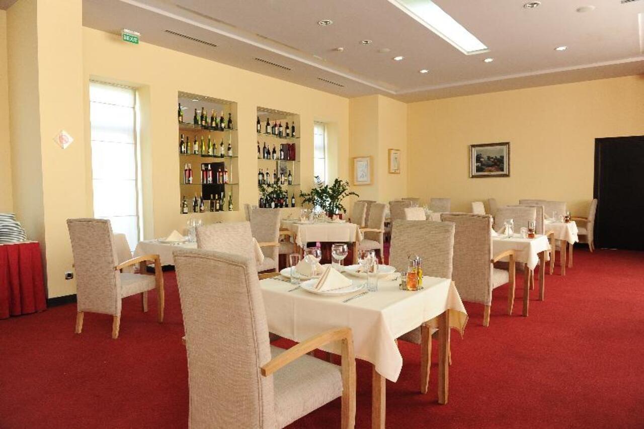City Hotel Podgorica Bagian luar foto