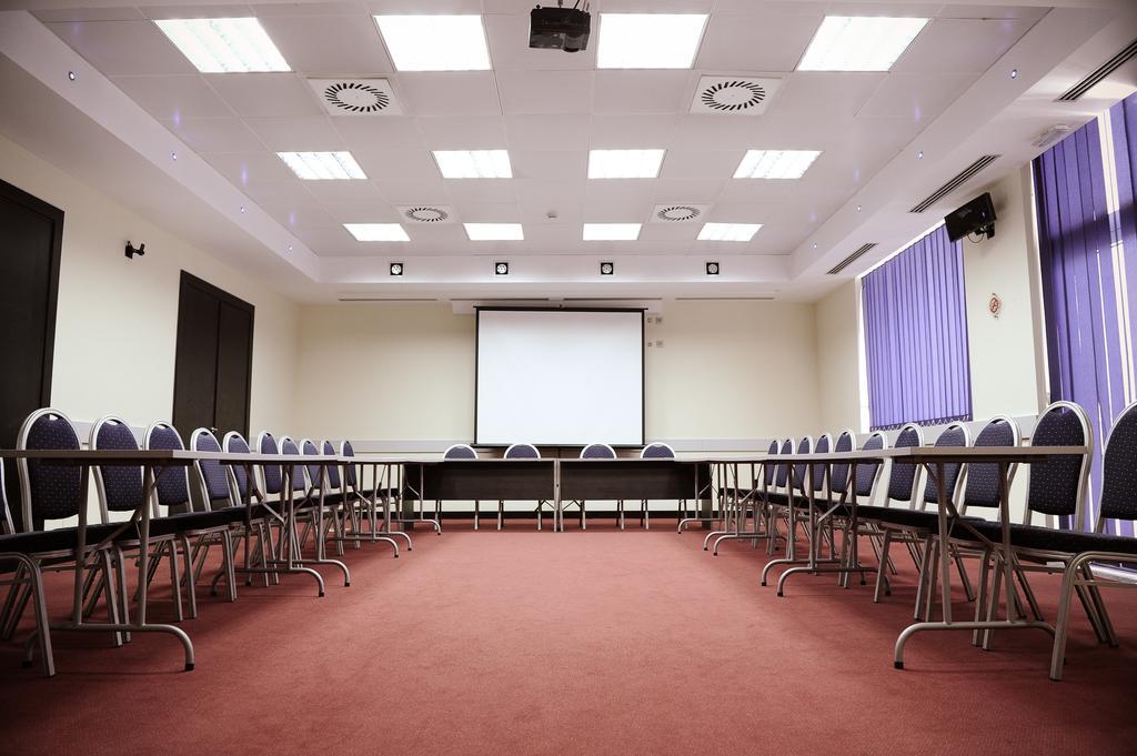 City Hotel Podgorica Bagian luar foto