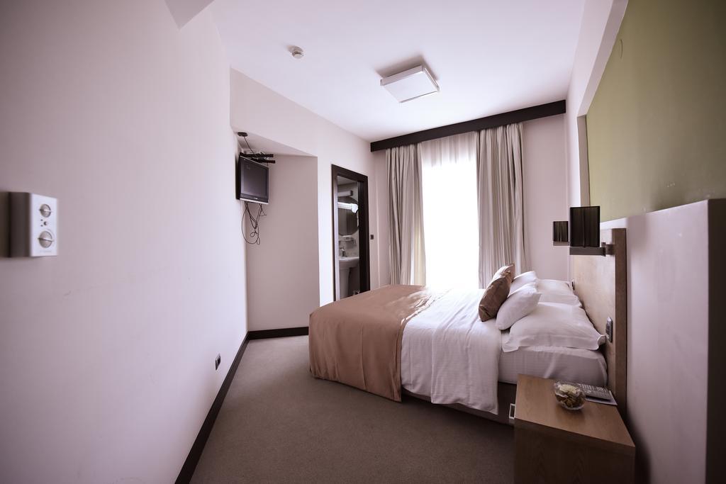 City Hotel Podgorica Ruang foto