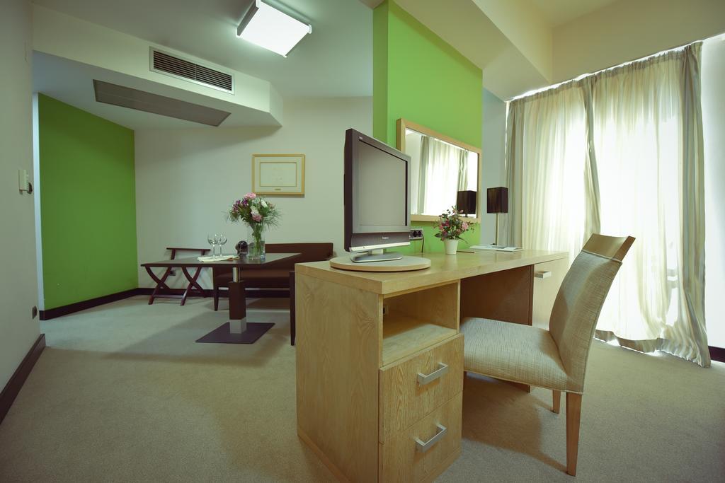 City Hotel Podgorica Bagian luar foto