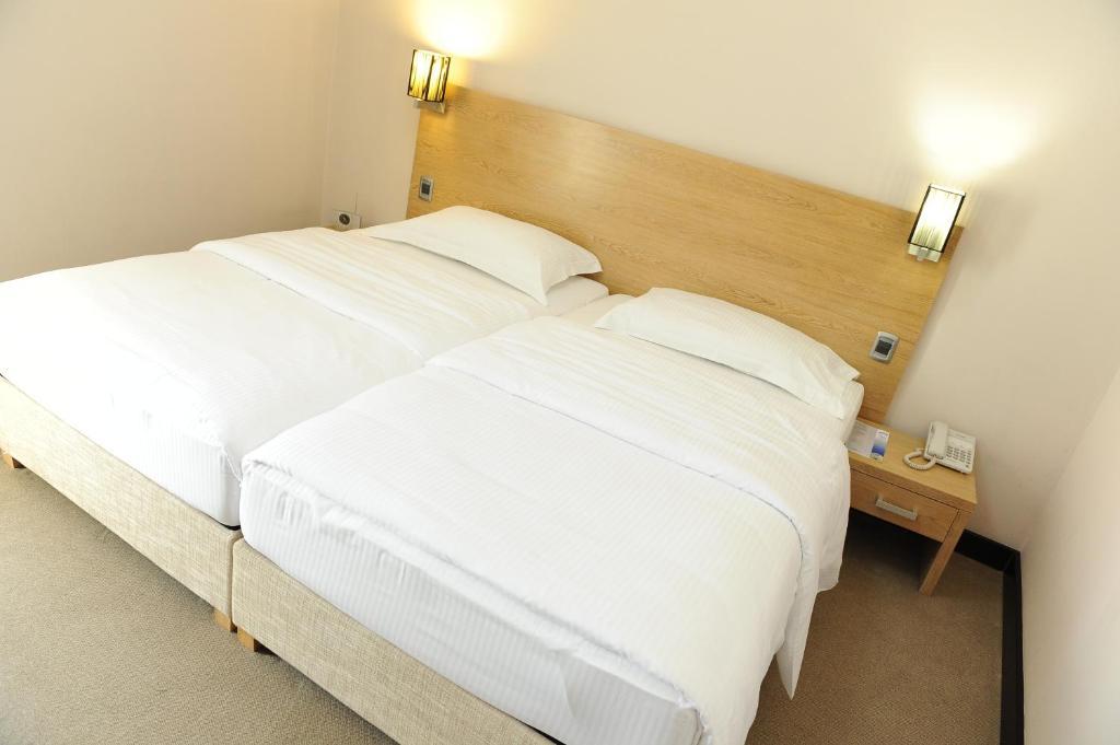 City Hotel Podgorica Ruang foto