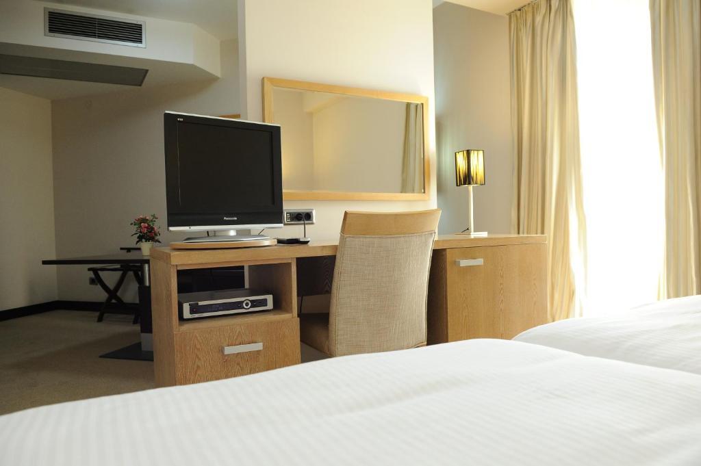 City Hotel Podgorica Ruang foto