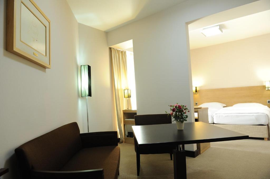 City Hotel Podgorica Ruang foto