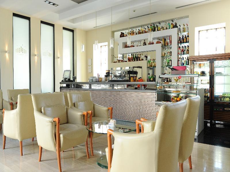 City Hotel Podgorica Bagian luar foto