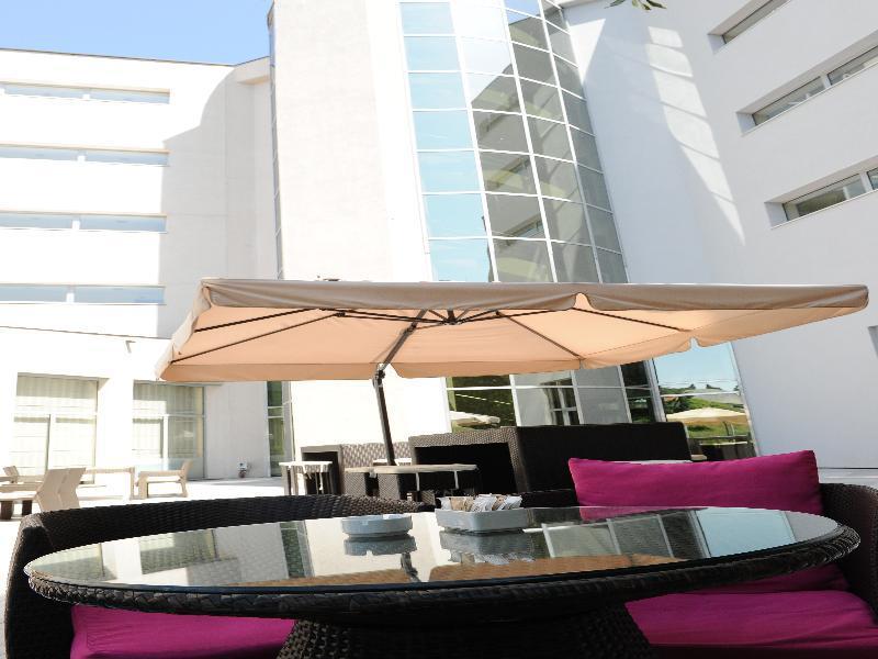 City Hotel Podgorica Bagian luar foto
