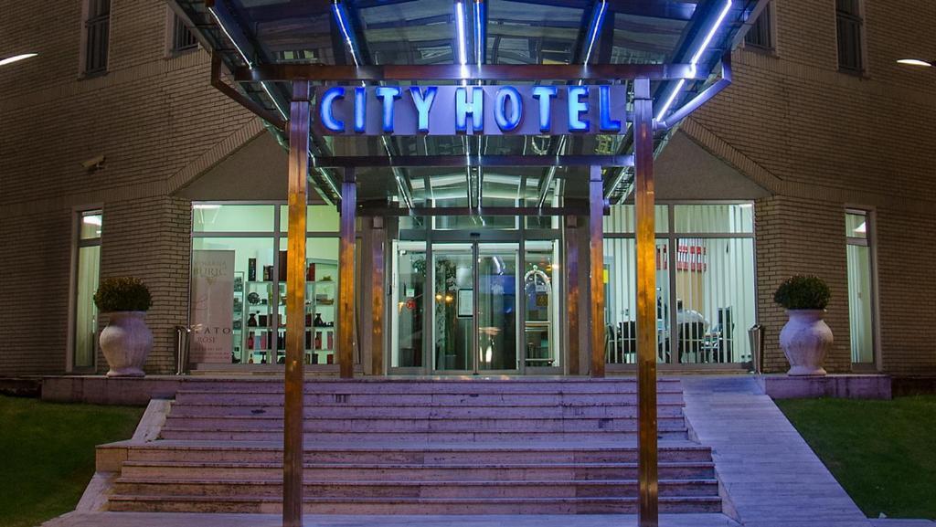 City Hotel Podgorica Bagian luar foto