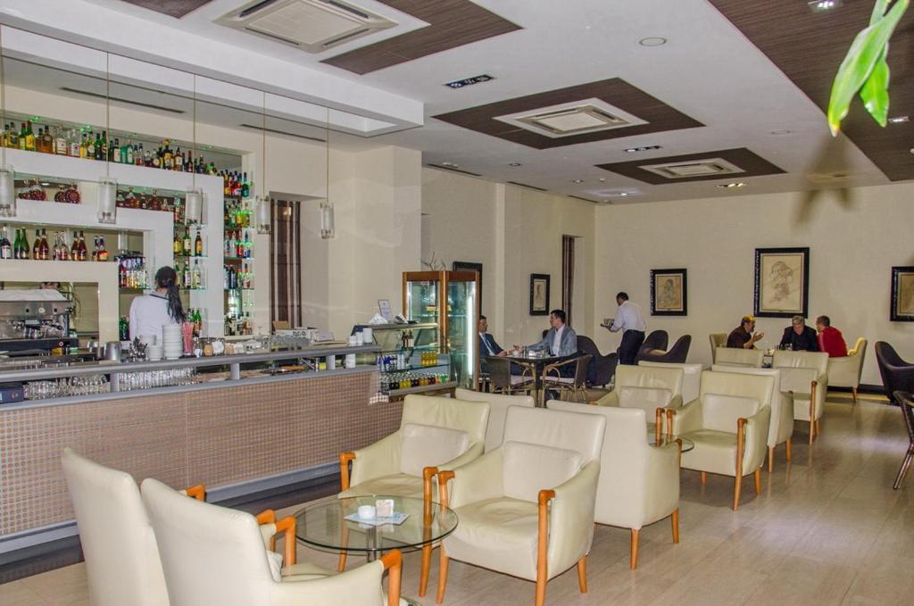 City Hotel Podgorica Bagian luar foto