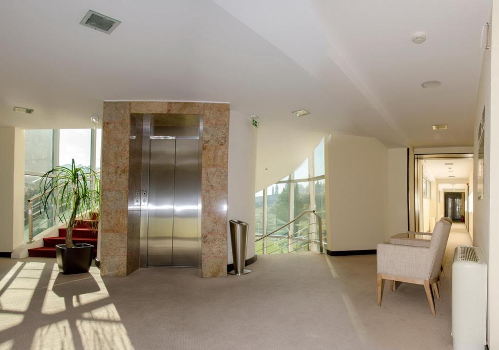 City Hotel Podgorica Bagian luar foto