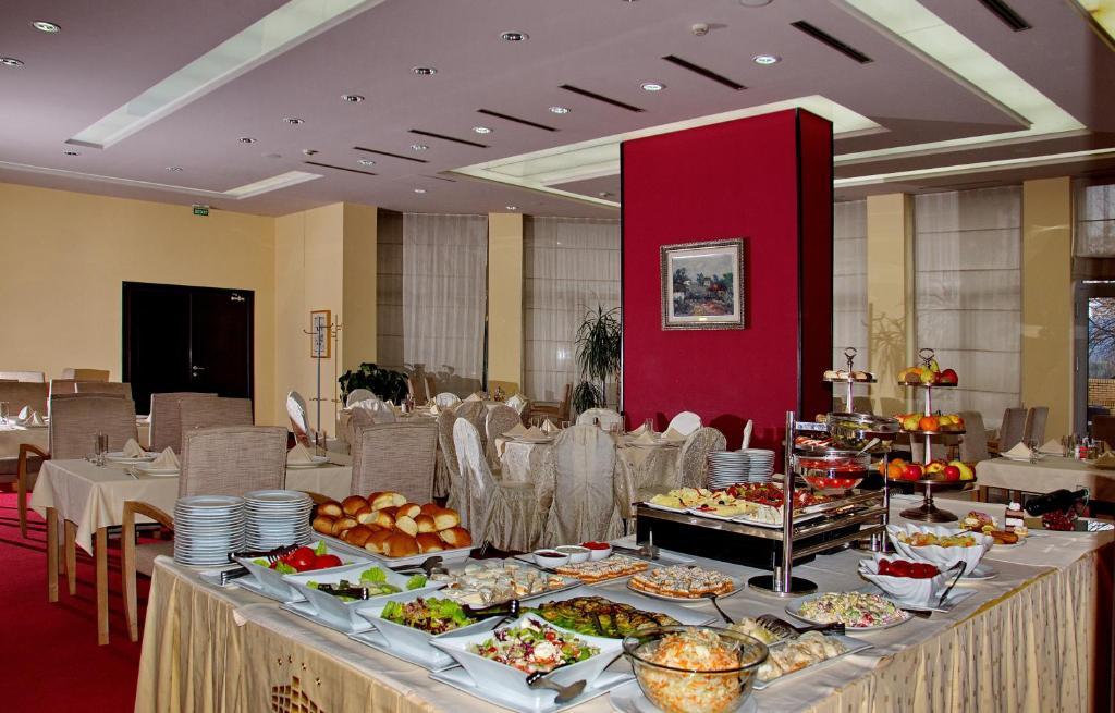 City Hotel Podgorica Bagian luar foto
